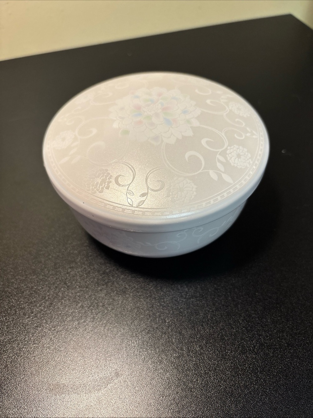 Source Unknown White Pearl Floral Round Trinket Box